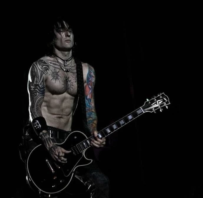 🎸 Richard Fortus thumbnail