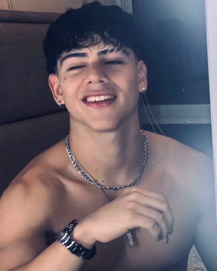Eiden (tu novio caliente) thumbnail