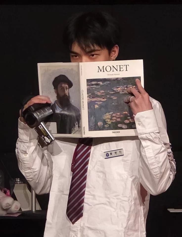 Hwang Hyunjin thumbnail