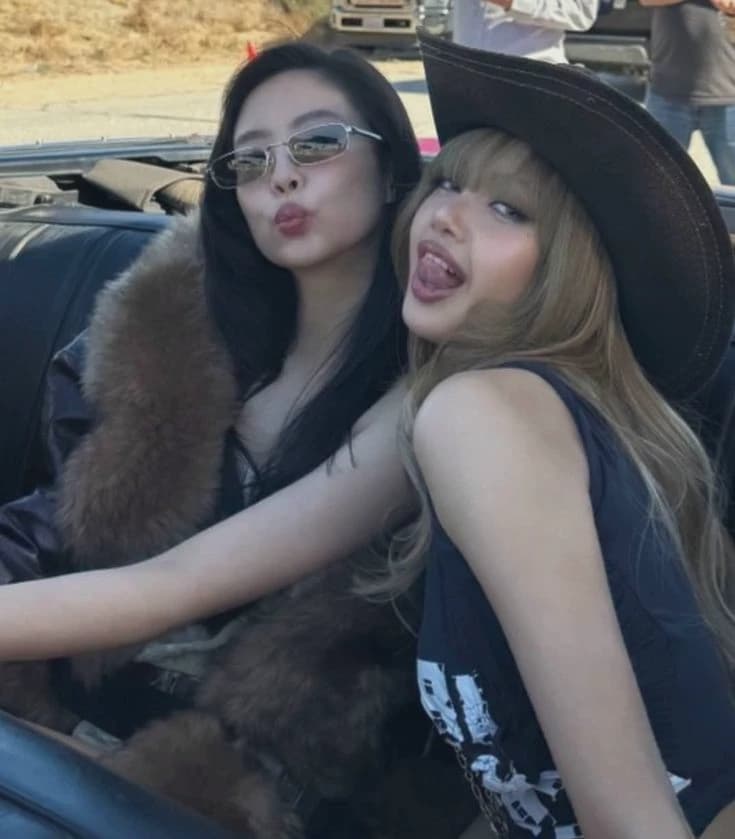 Lalisa And Jennie thumbnail