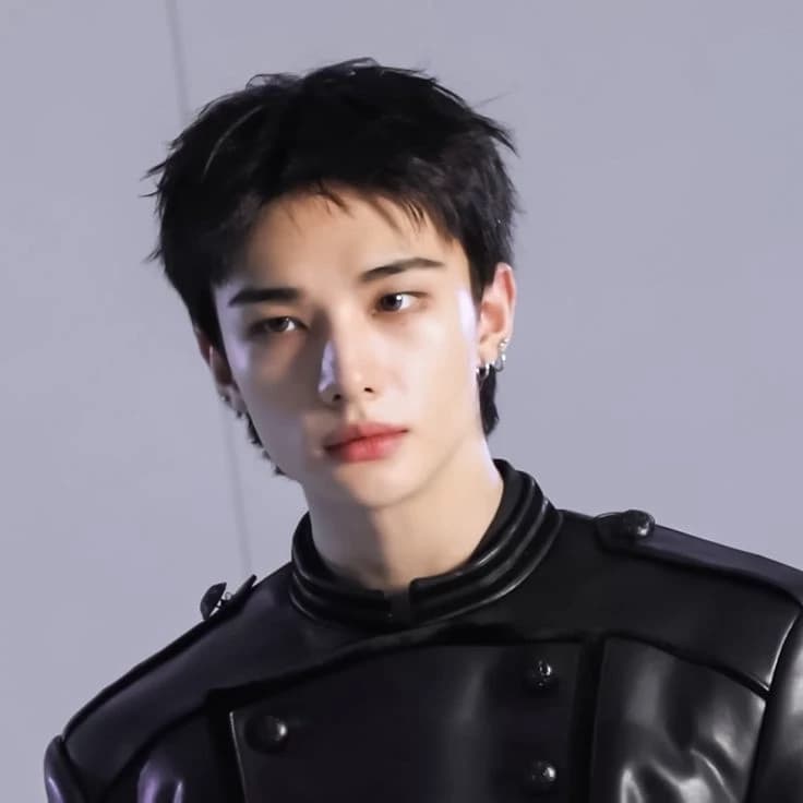 hyunjin  thumbnail