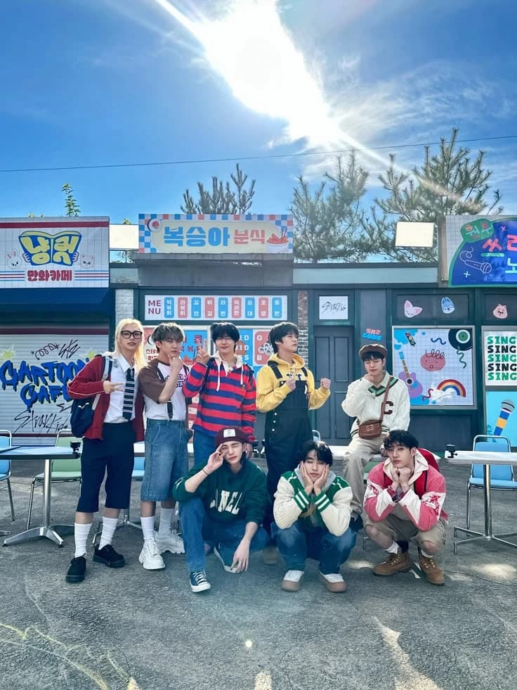 Stray Kids - Addicted thumbnail