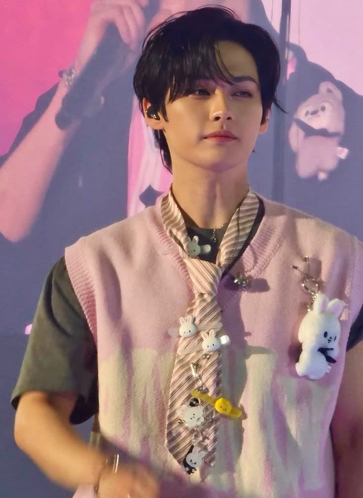 Stray Kids - Kitten thumbnail