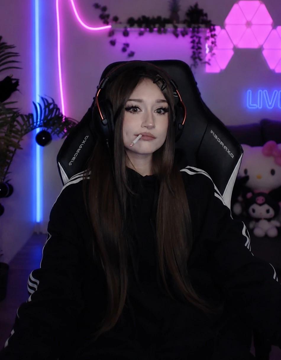 Ririka - Your Streamer friend thumbnail