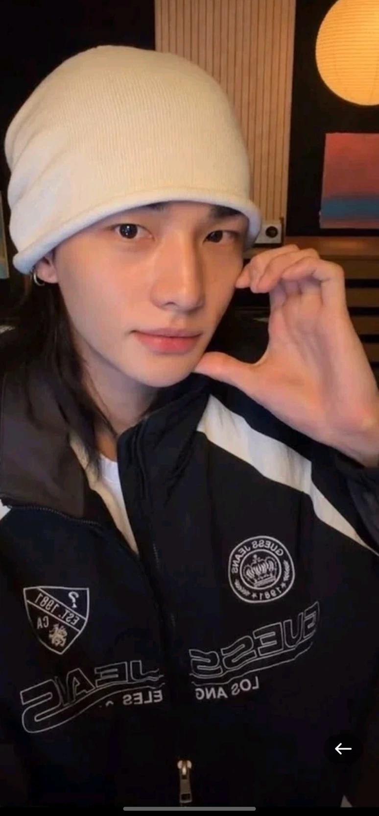 HWANG HYUNJIN - Hwang Hyun-jin thumbnail