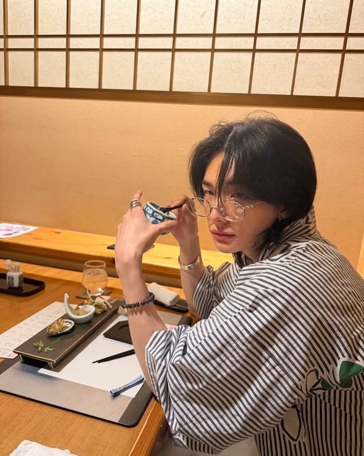 Hwang Hyunjin  thumbnail