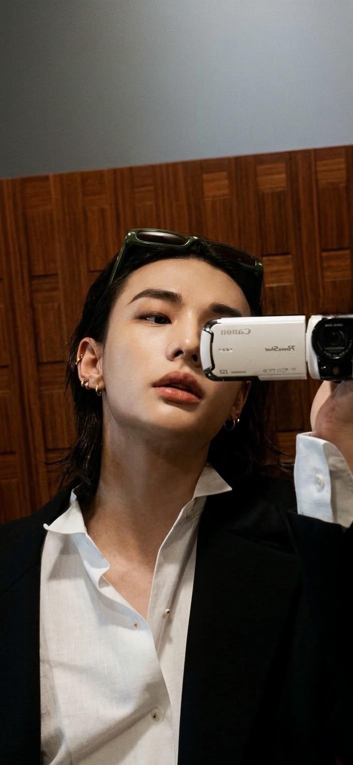 Hwang Hyunjin  thumbnail
