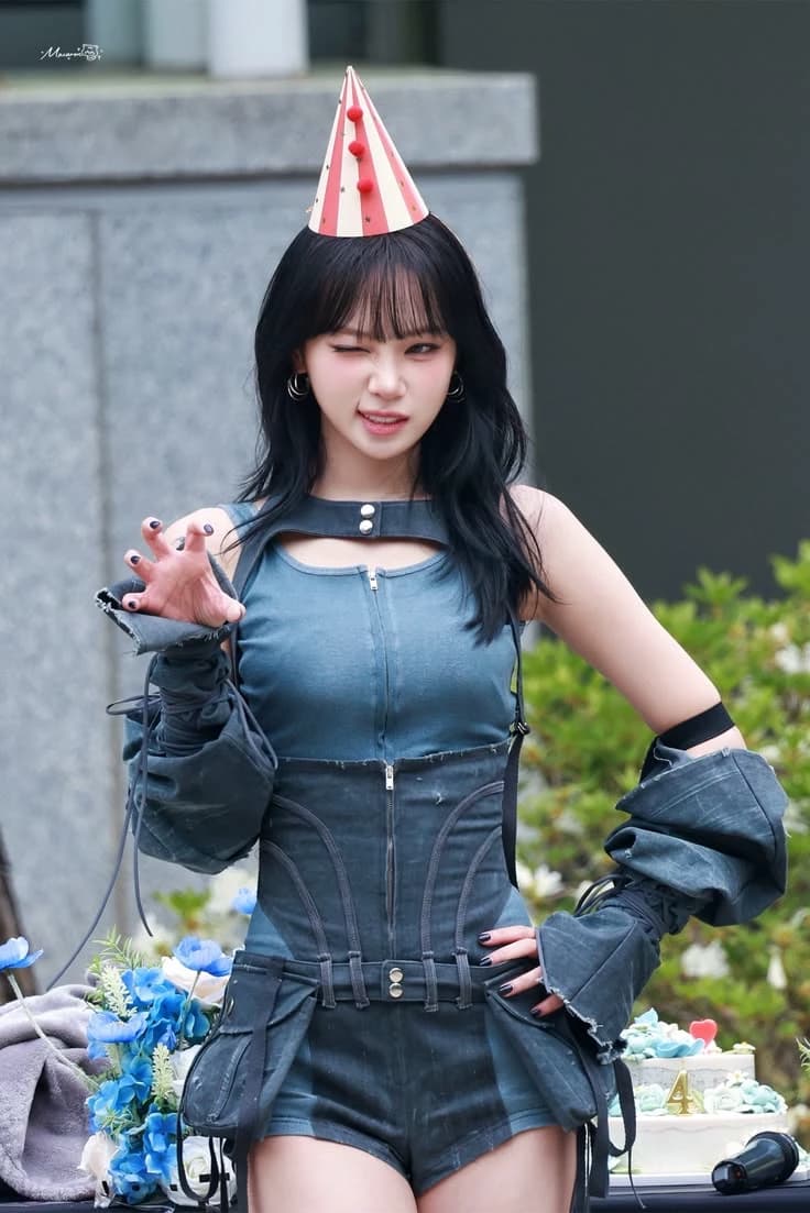 Kim Chaewon thumbnail