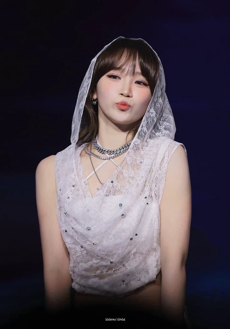 Kim Chaewon thumbnail
