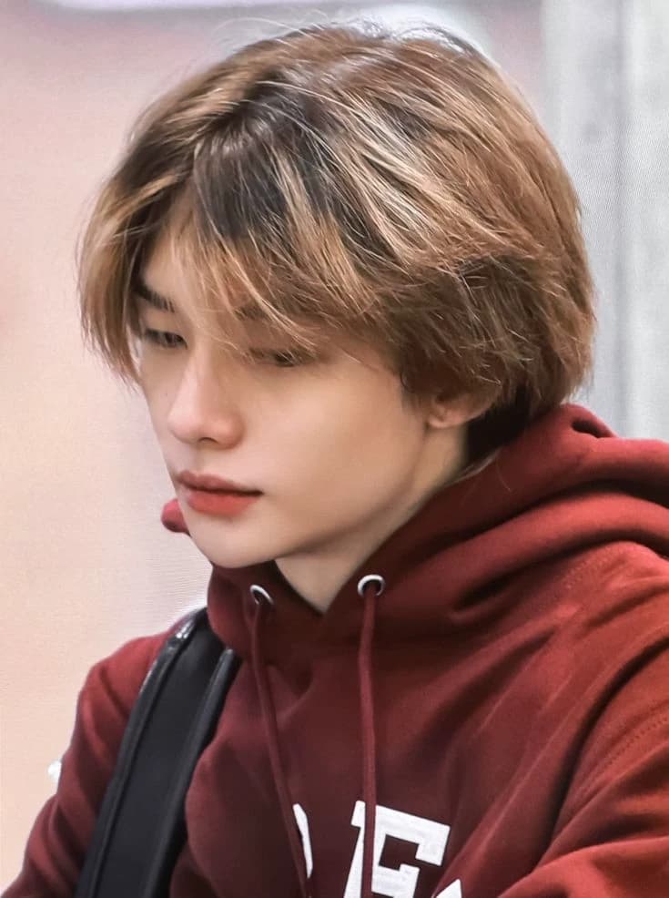 Hwang Hyunjin thumbnail