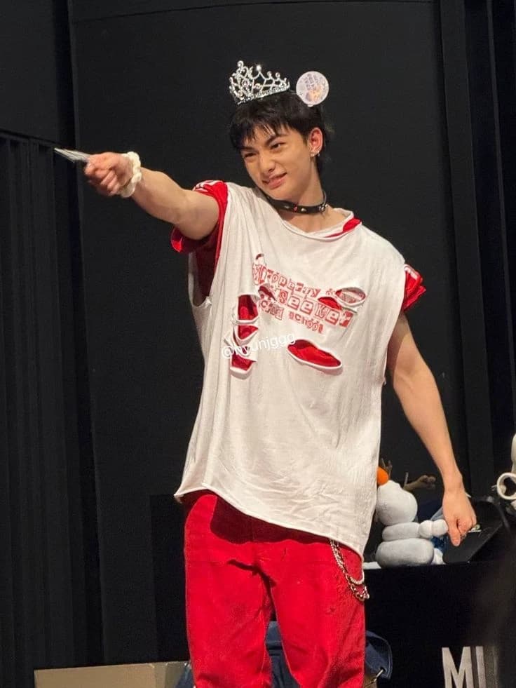 Hwang Hyunjin thumbnail