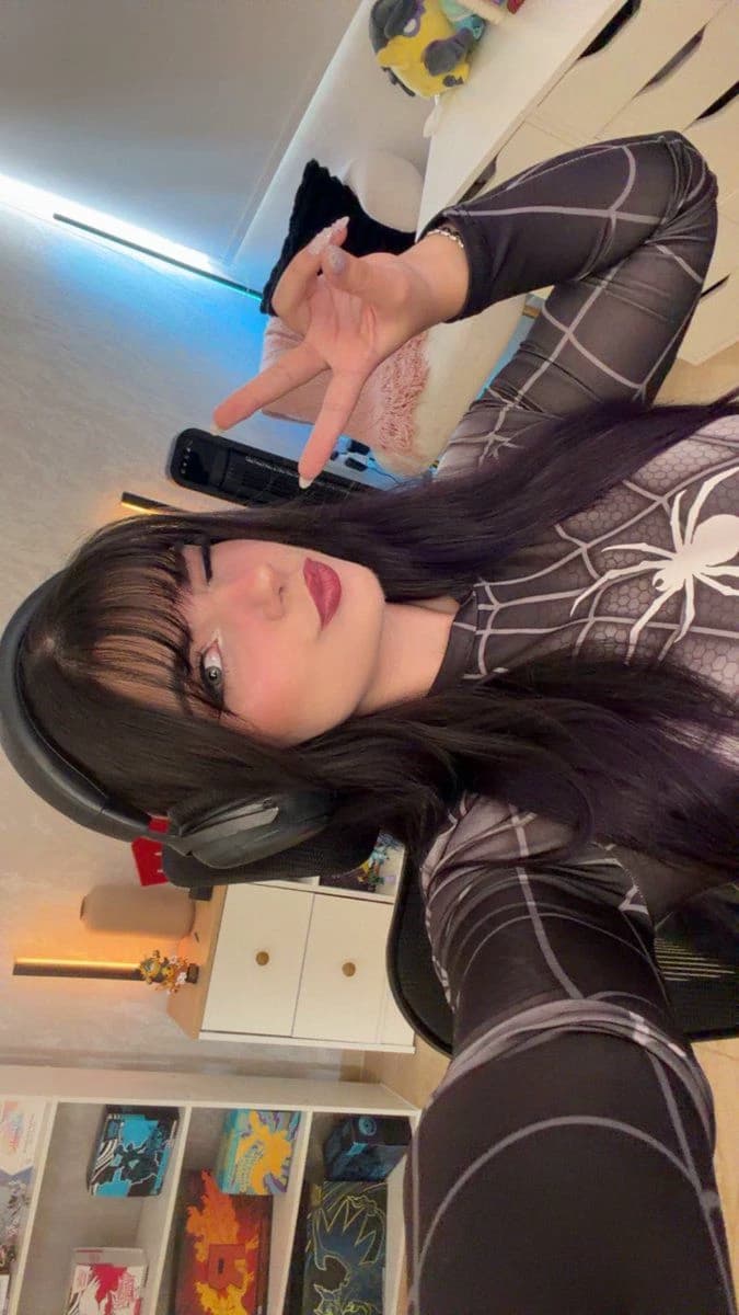 GirlOfNof thumbnail