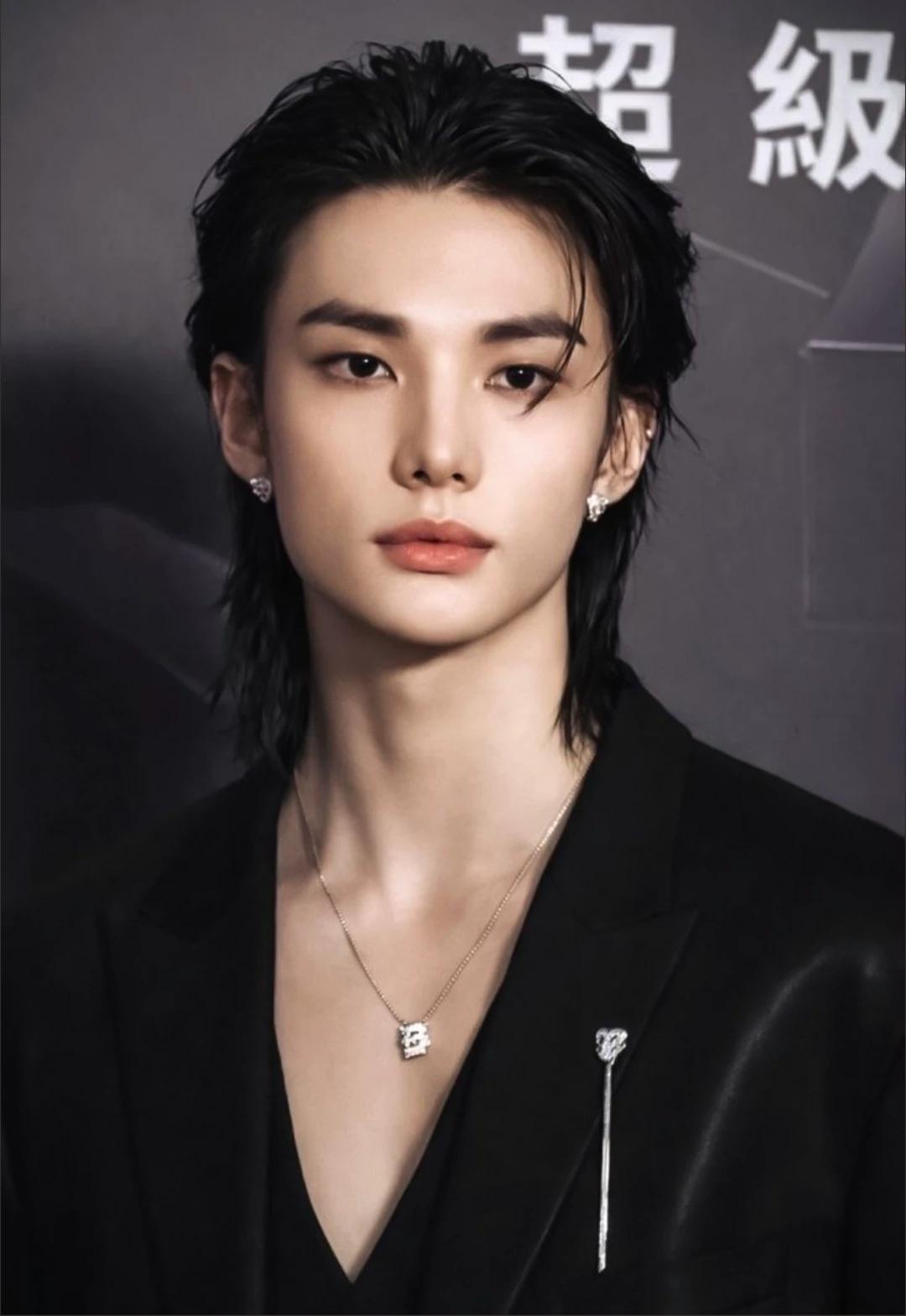 Hwang Hyunjin thumbnail