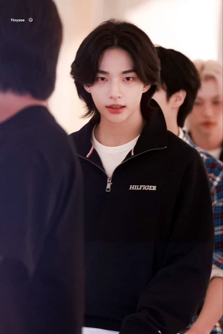 Hwang Hyunjin thumbnail