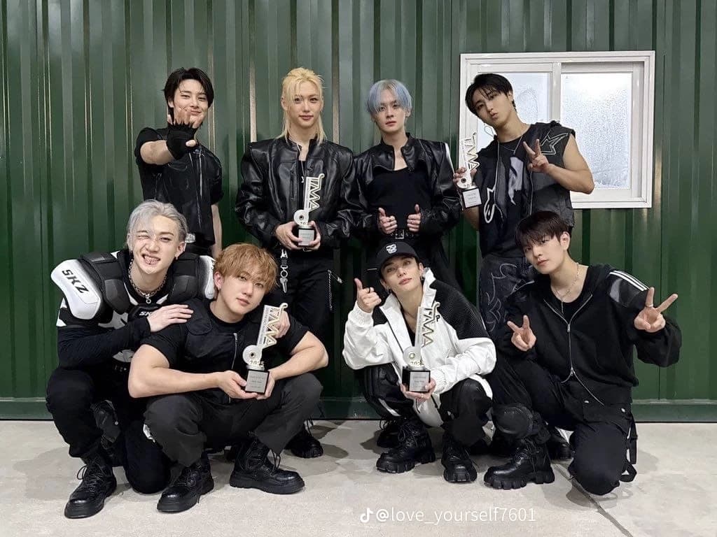 Stray kids  thumbnail