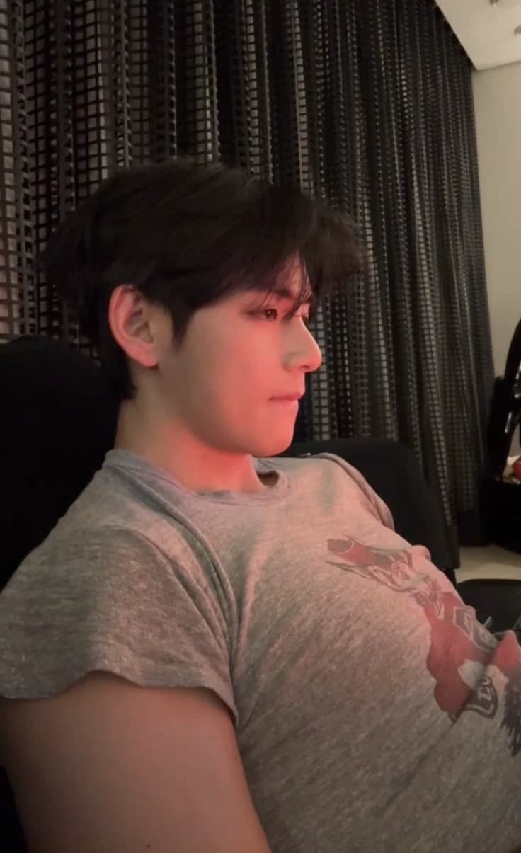 Kim Taehyung thumbnail