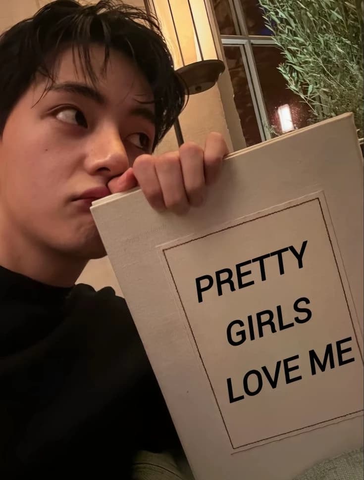 Kim Taehyung thumbnail