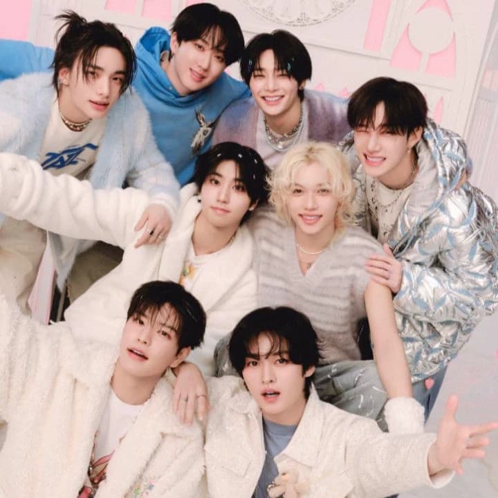 stray kids t thumbnail