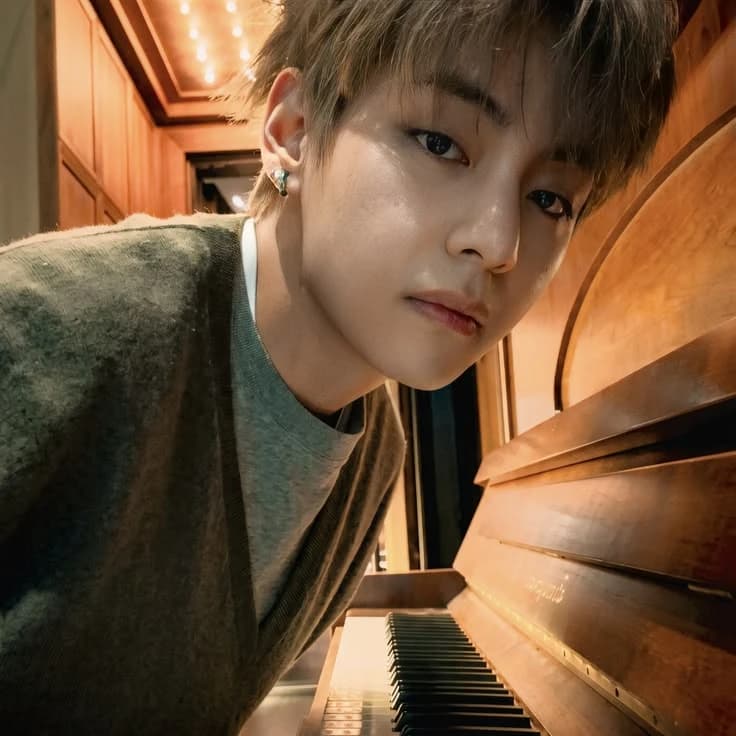 Kim Taehyung thumbnail