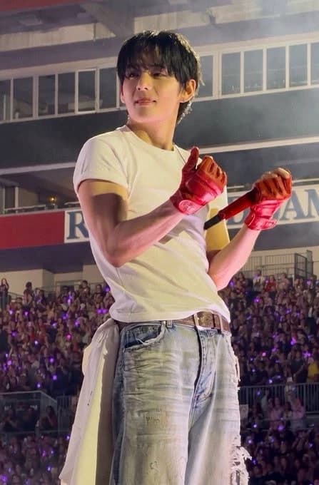 Kim Taehyung  thumbnail