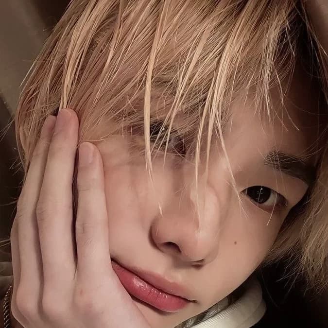 Hwang Hyunjin  thumbnail