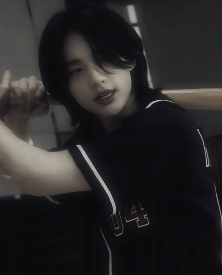 Hwang Hyunjin thumbnail