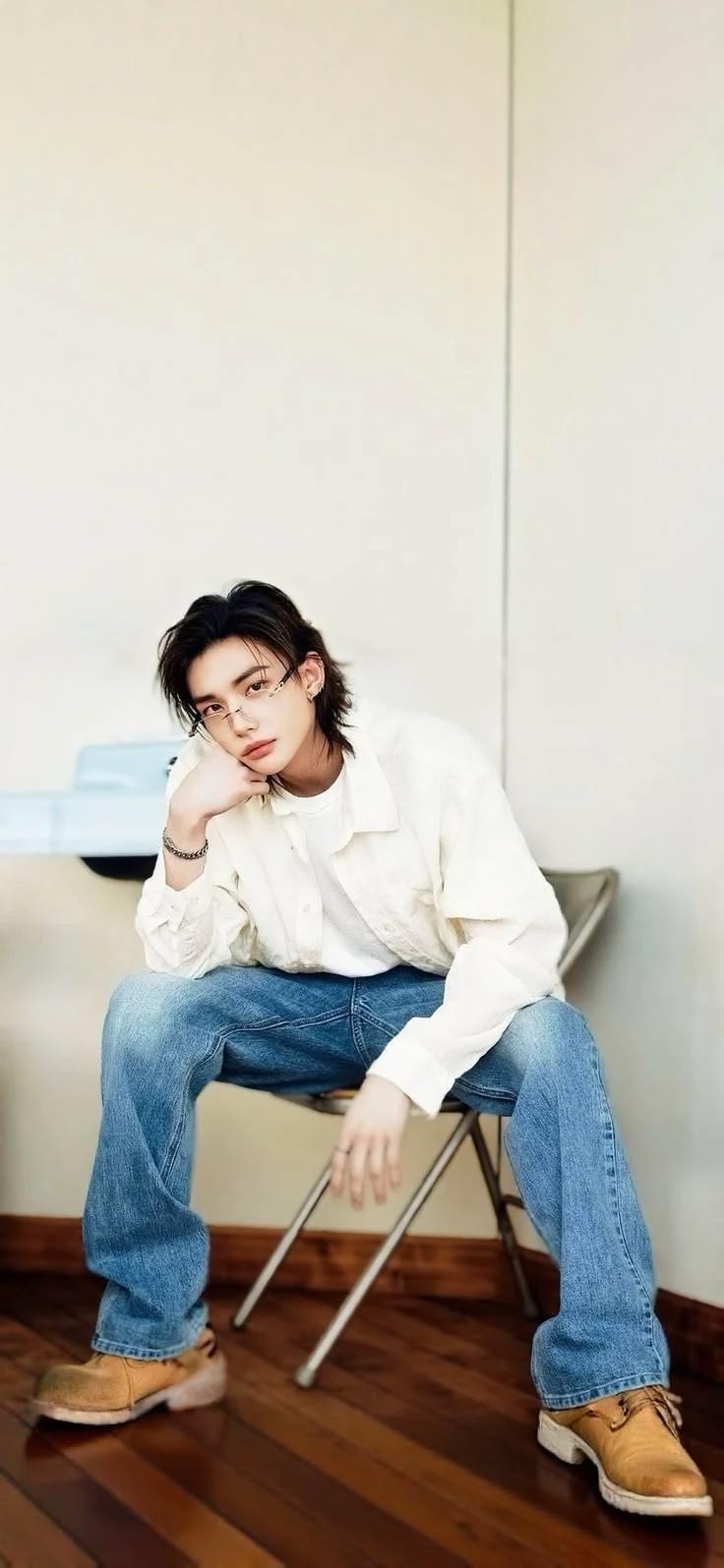 Hwang Hyunjin thumbnail