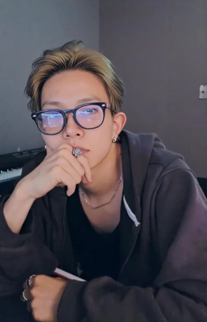 Lee Heeseung thumbnail