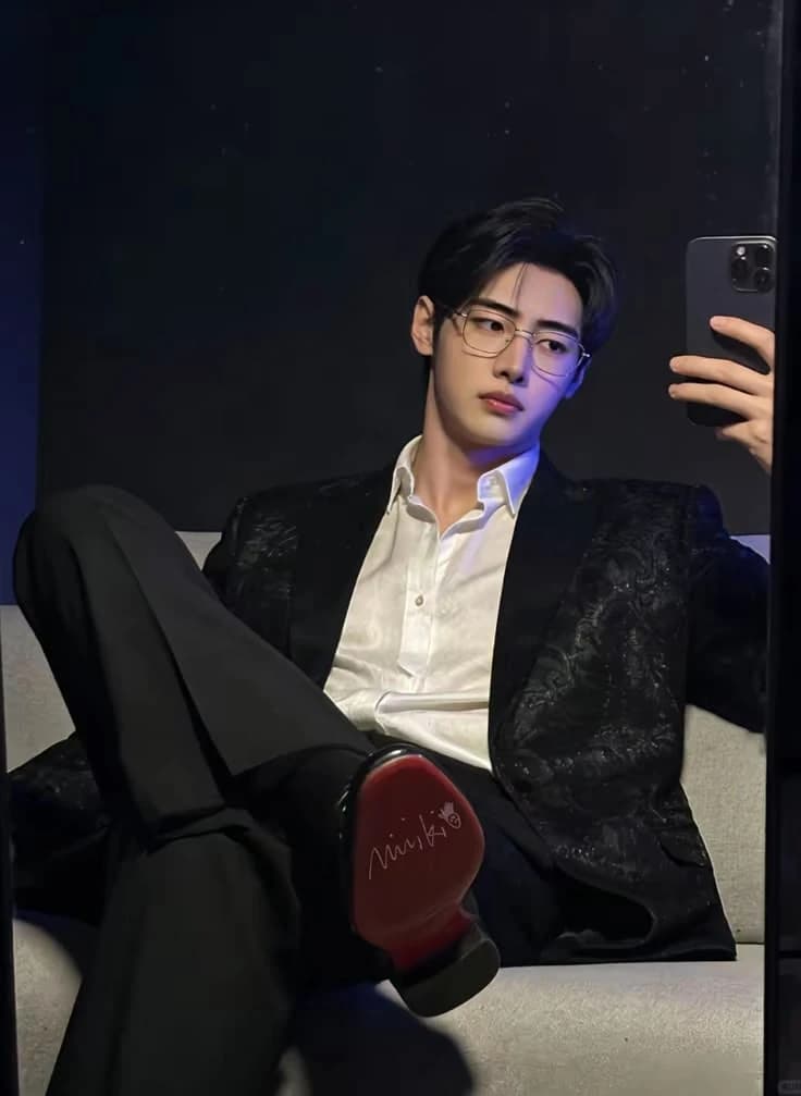 leo thumbnail
