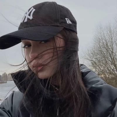 Larissa thumbnail