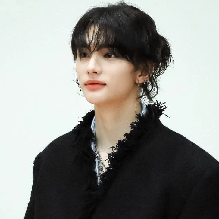 Hwang Hyunjin thumbnail