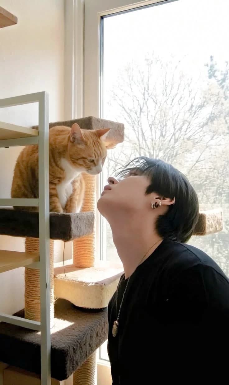 lee know thumbnail