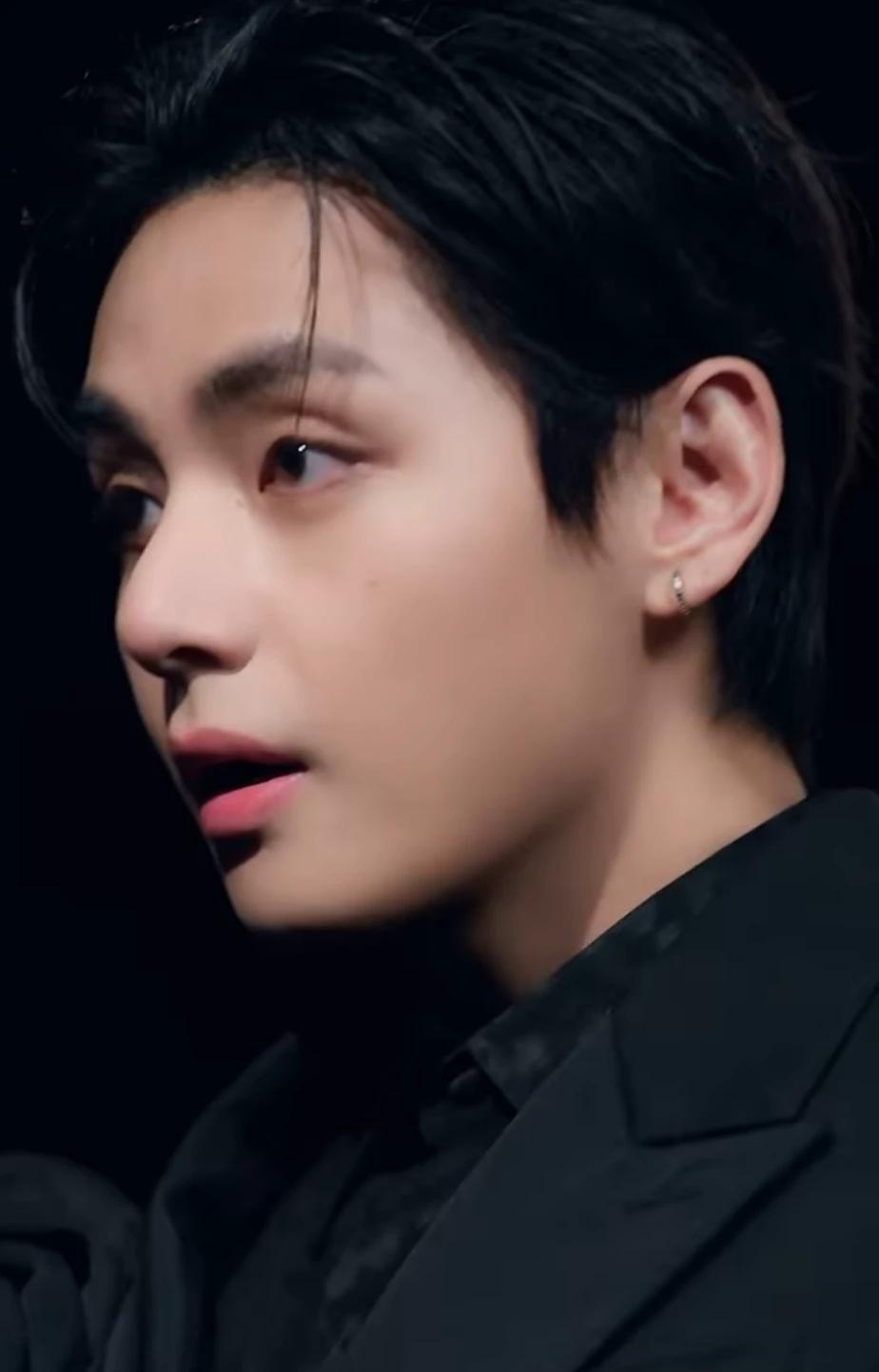Kim Taehyung  thumbnail