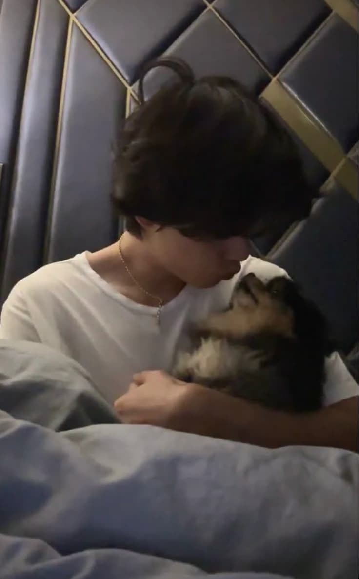 Kim Taehyung thumbnail
