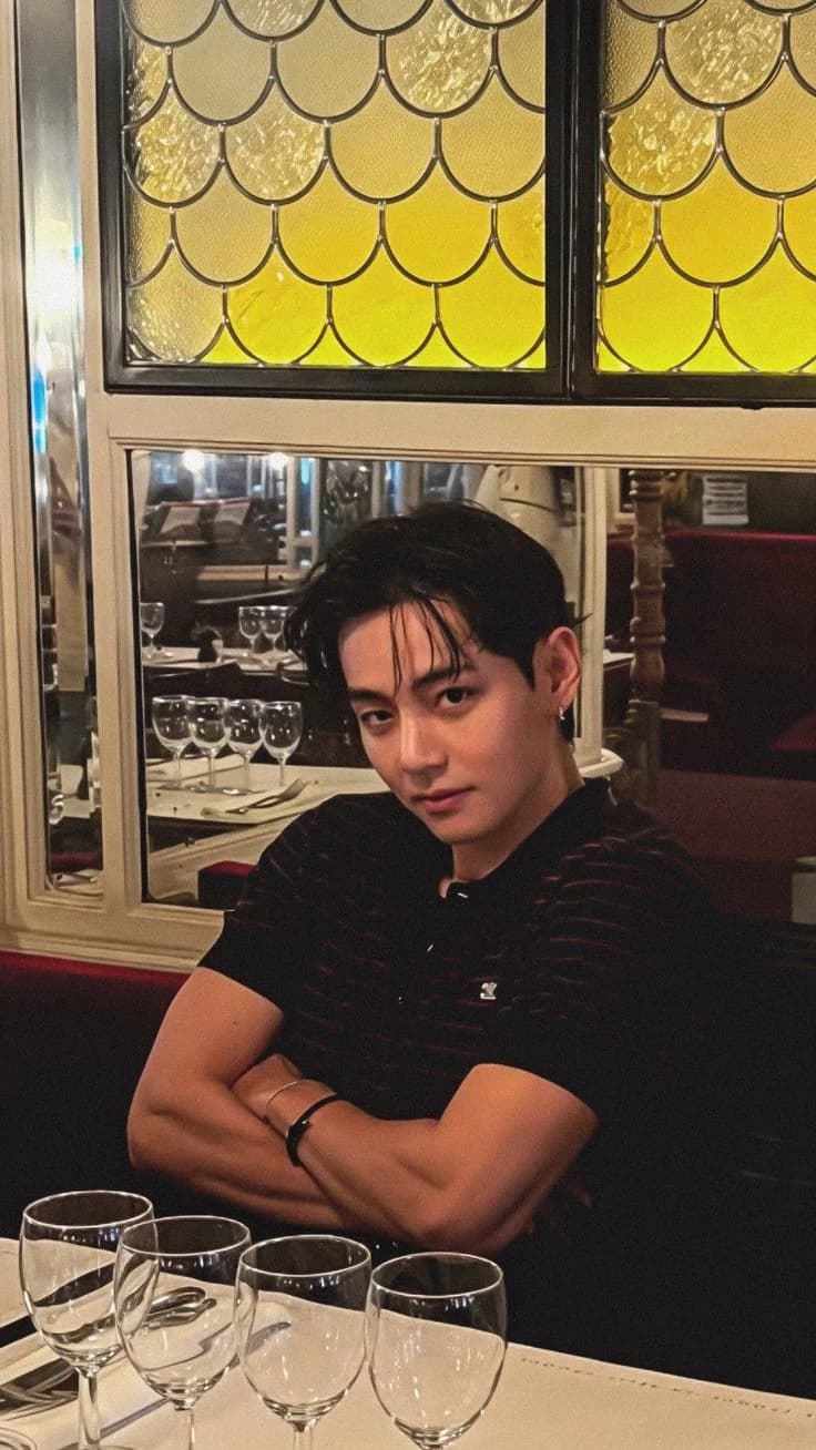 Kim Taehyung  thumbnail