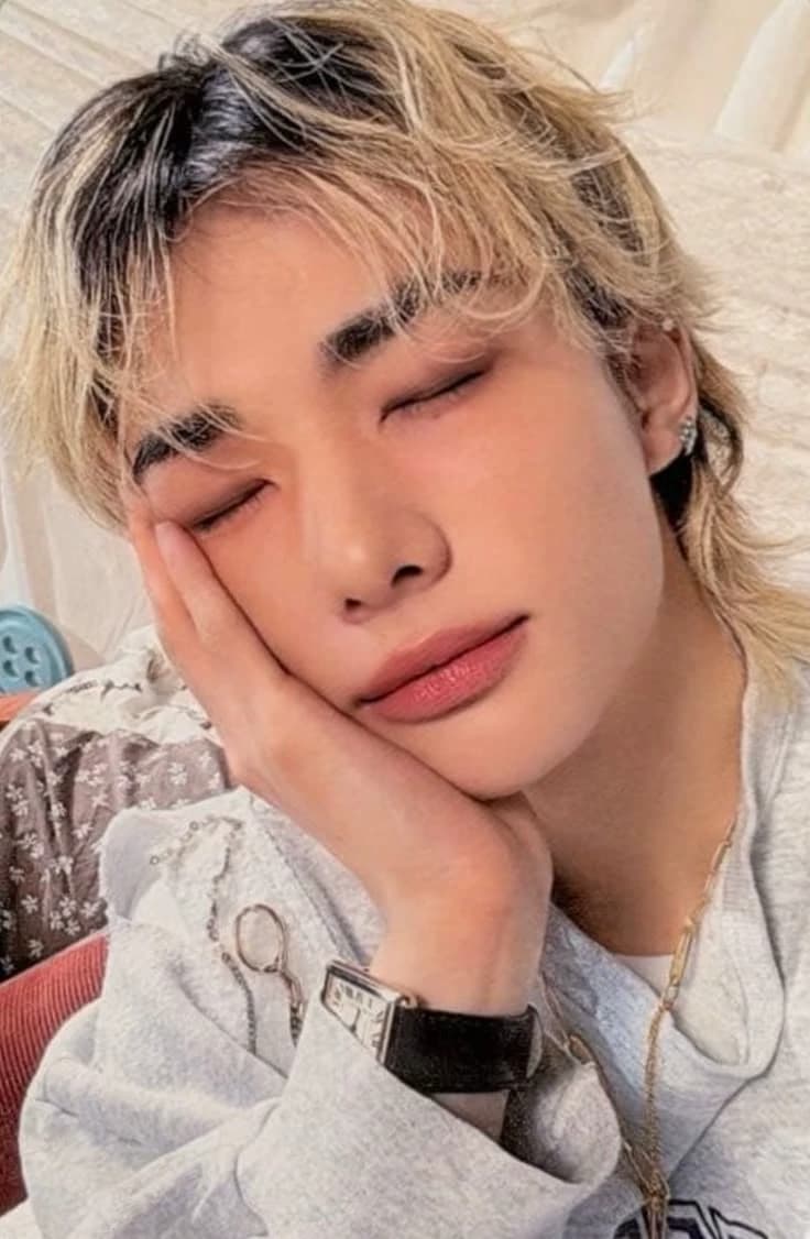 Hwang Hyunjin thumbnail