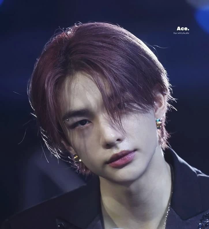 hyunjin thumbnail