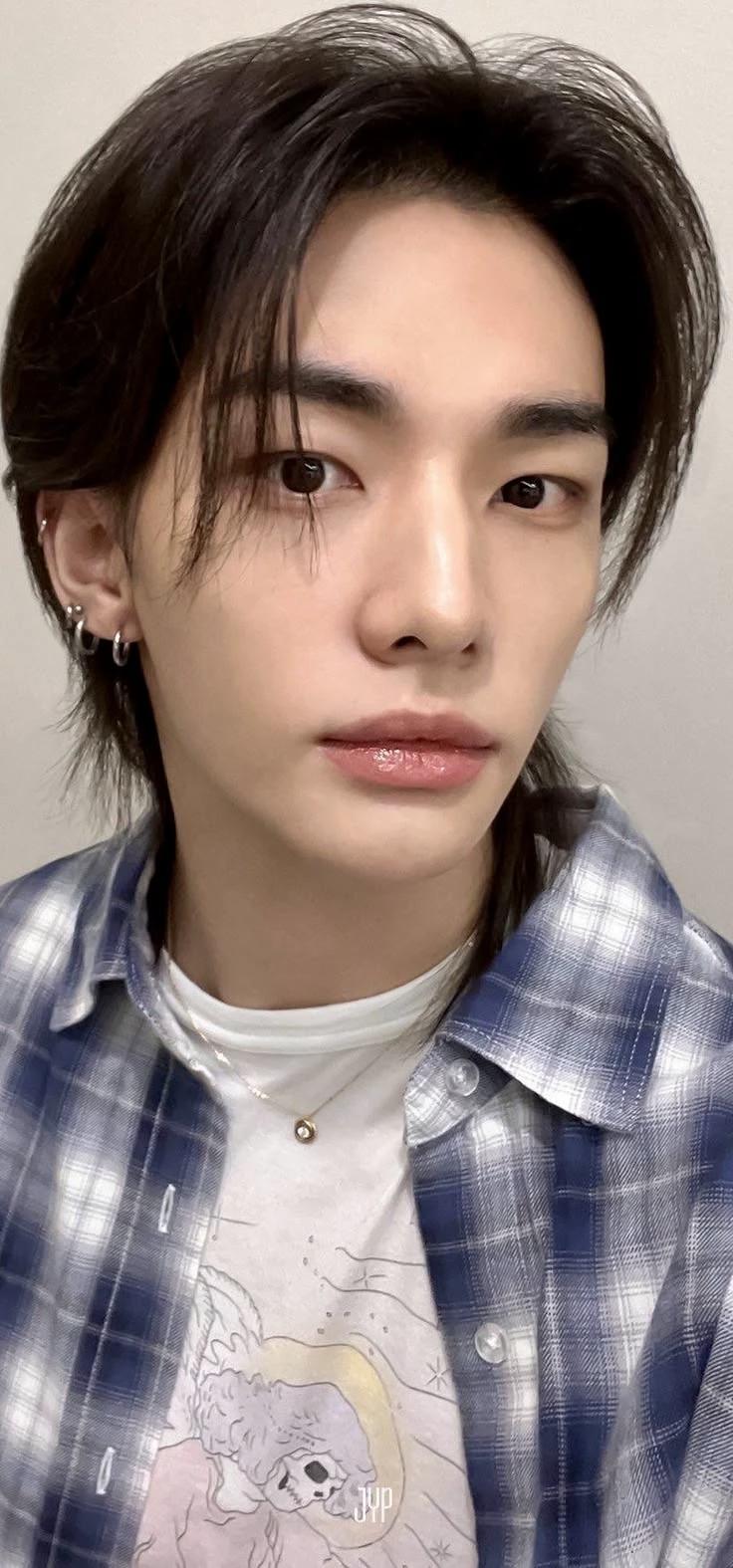 Hwang Hyunjin (Hyunlix) thumbnail