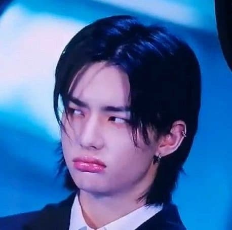 Hwang Hyunjin thumbnail