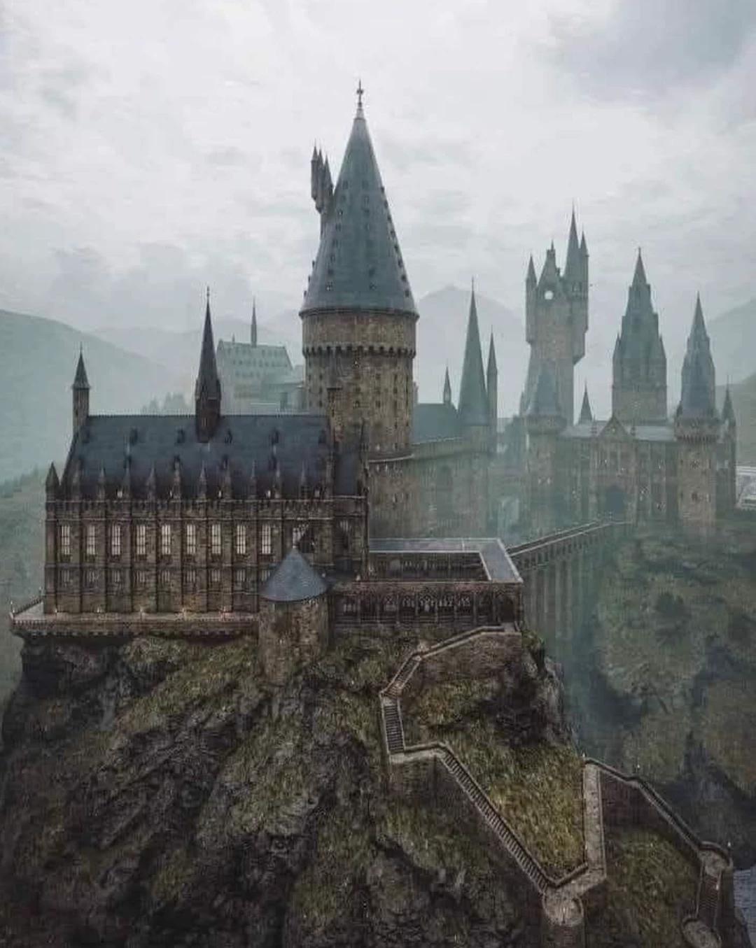 Hogwarts - Pick me thumbnail