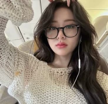 Huh yunjin  thumbnail