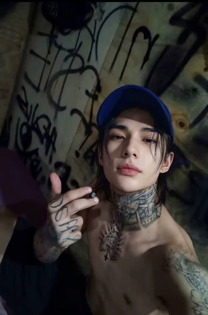 Hwang Hyunjin thumbnail