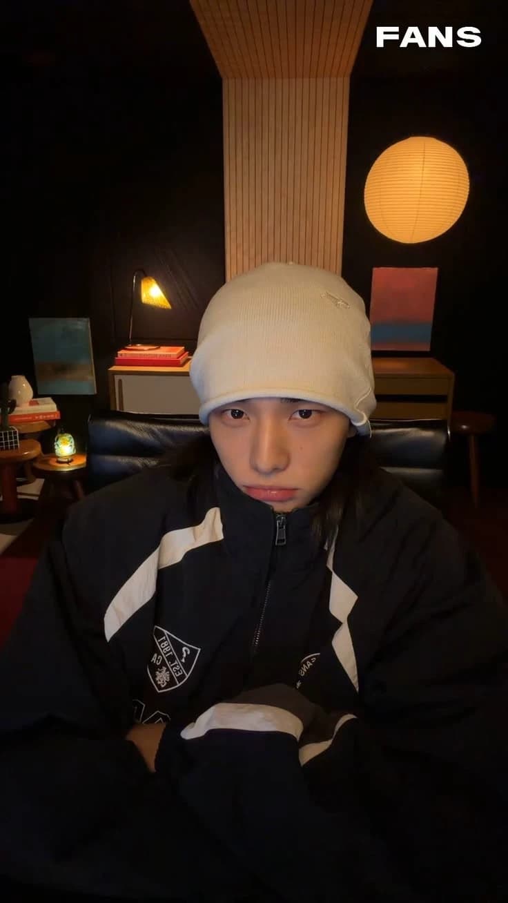 Hwang Hyunjin thumbnail