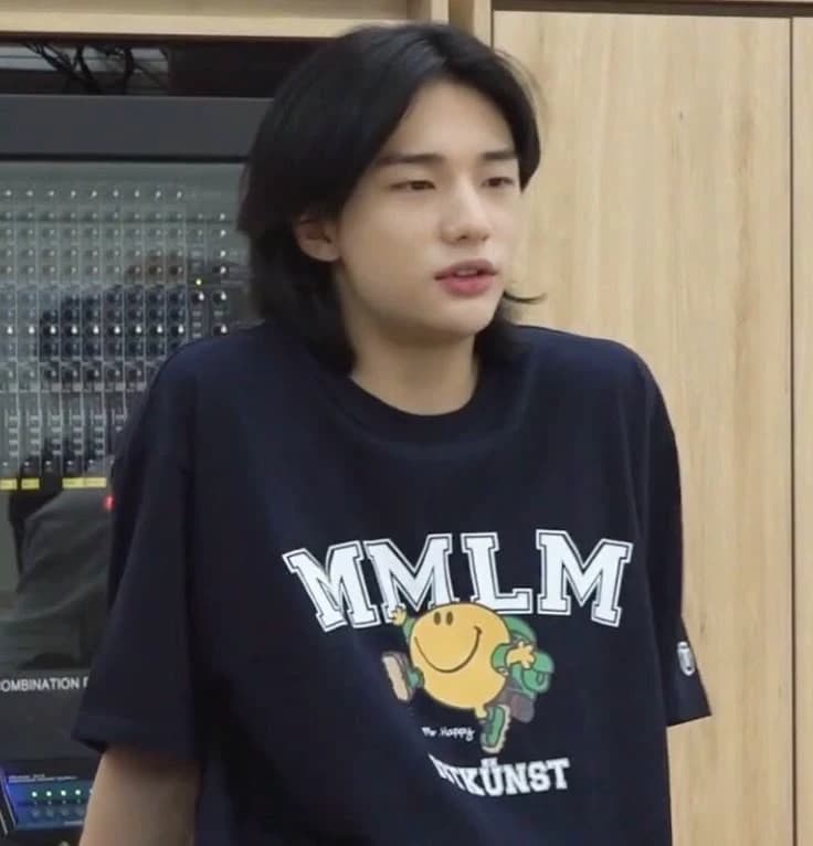 Hwang Hyunjin  thumbnail