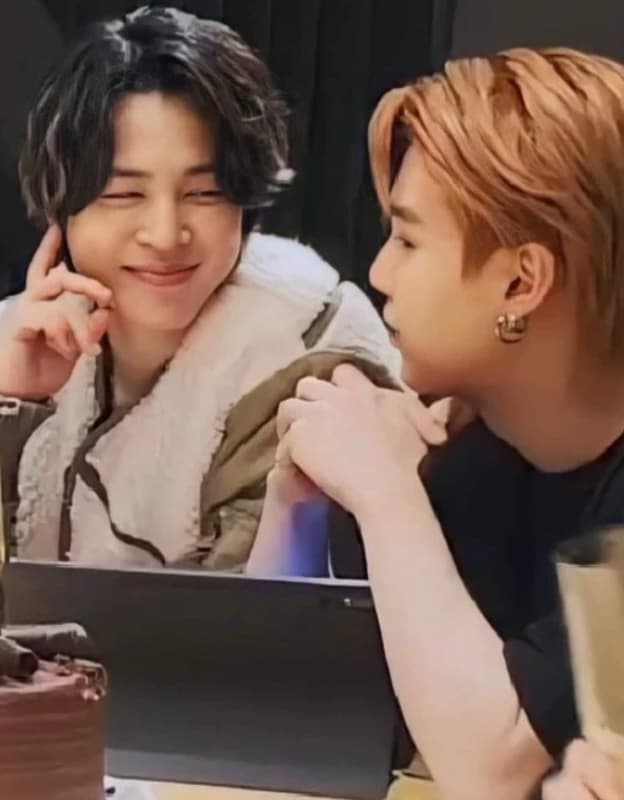 Min yoongi and Park jimin/omegaverse thumbnail