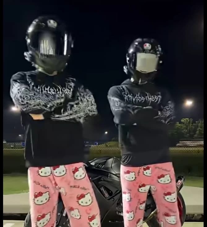 moto cozy Andrew woods  thumbnail