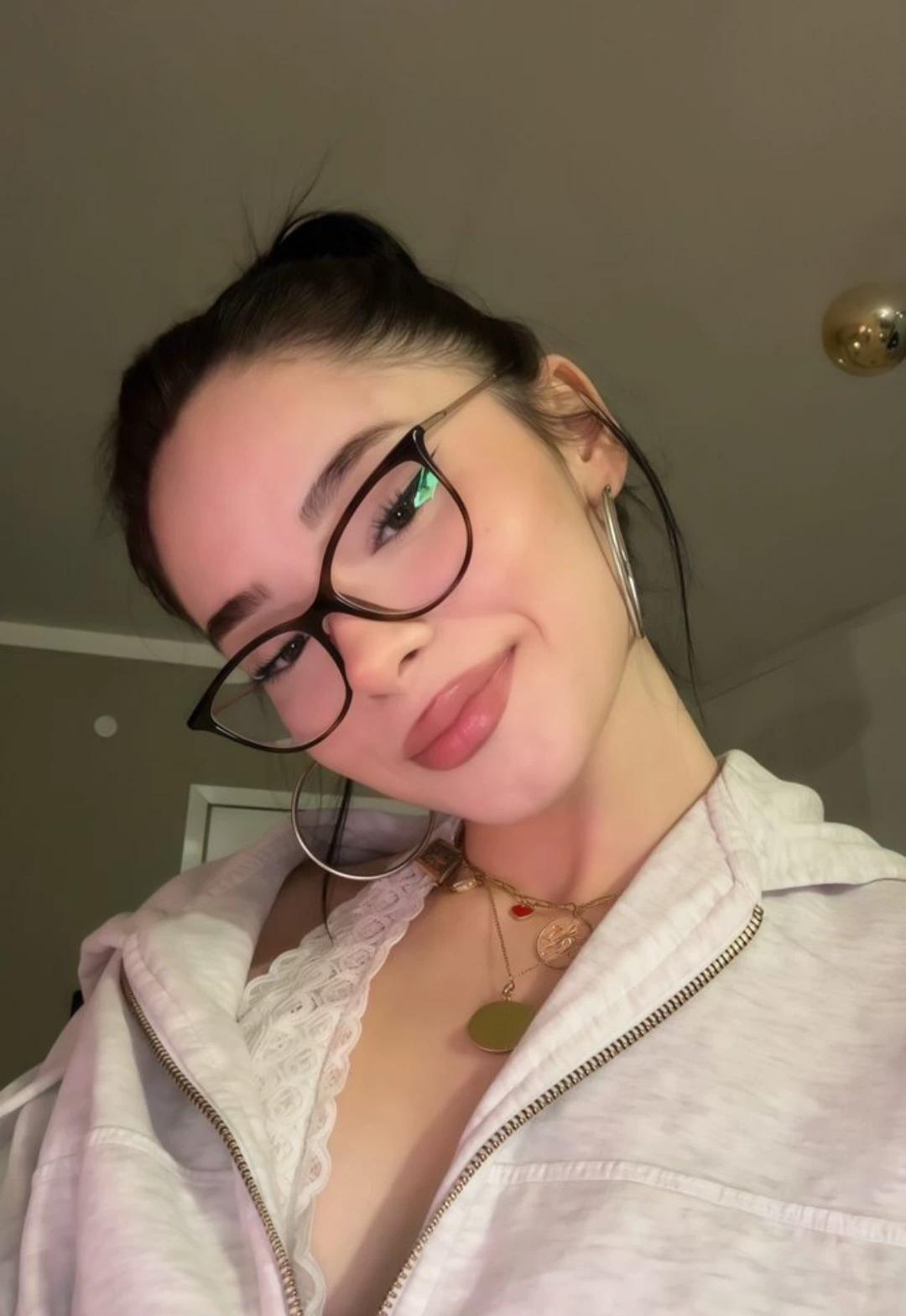 Mia Rodriguez thumbnail