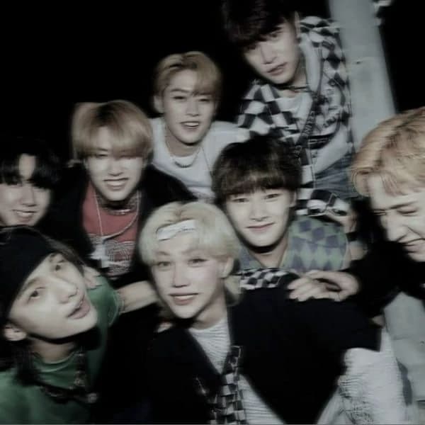 Stray kids thumbnail