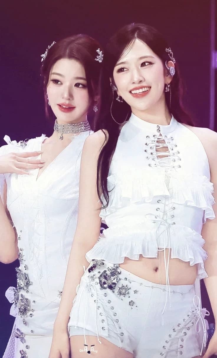 Jang Wonyoung y Anh Yujin thumbnail