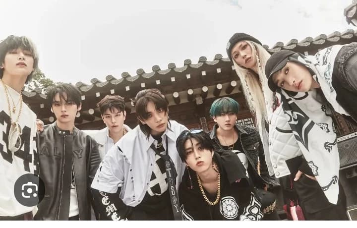 stray kids  thumbnail